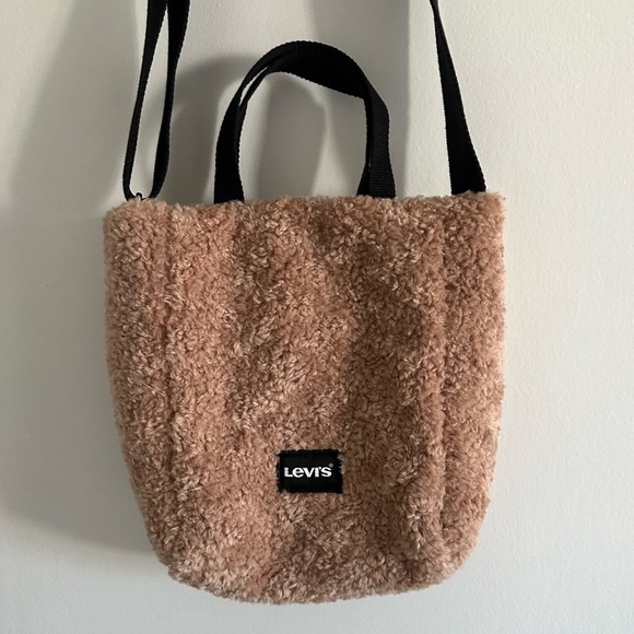 NWT Levi’s Faux Fur Mini Icon Tote Bag Tan Crossbody Bag - Picture 3 of 10
